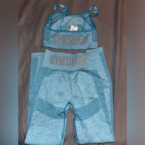 Gymshark set - Picture 2 of 4